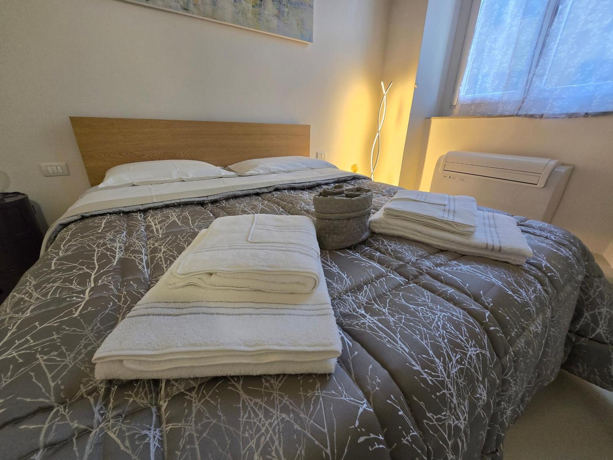 Fabroniana Apartment Elegant ปิสโตยา ภายนอก รูปภาพ